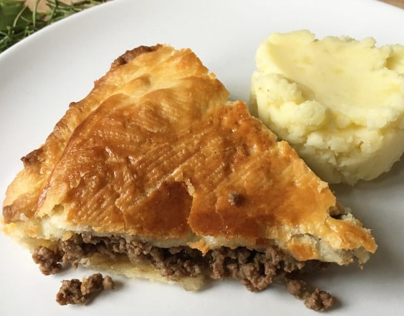 Заливний пиріг з фаршем