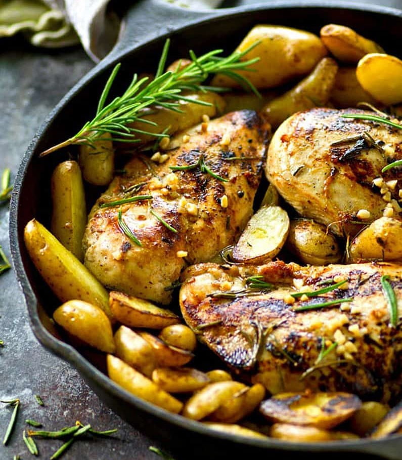 Курятина запечена з картоплею