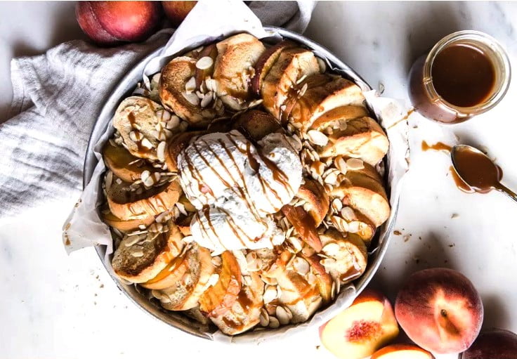 Мегдально-персиковий хлібний пудинг