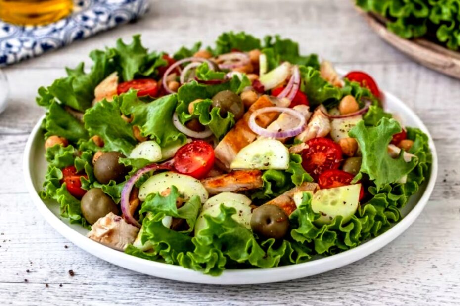 Салат з курятиною та нутом