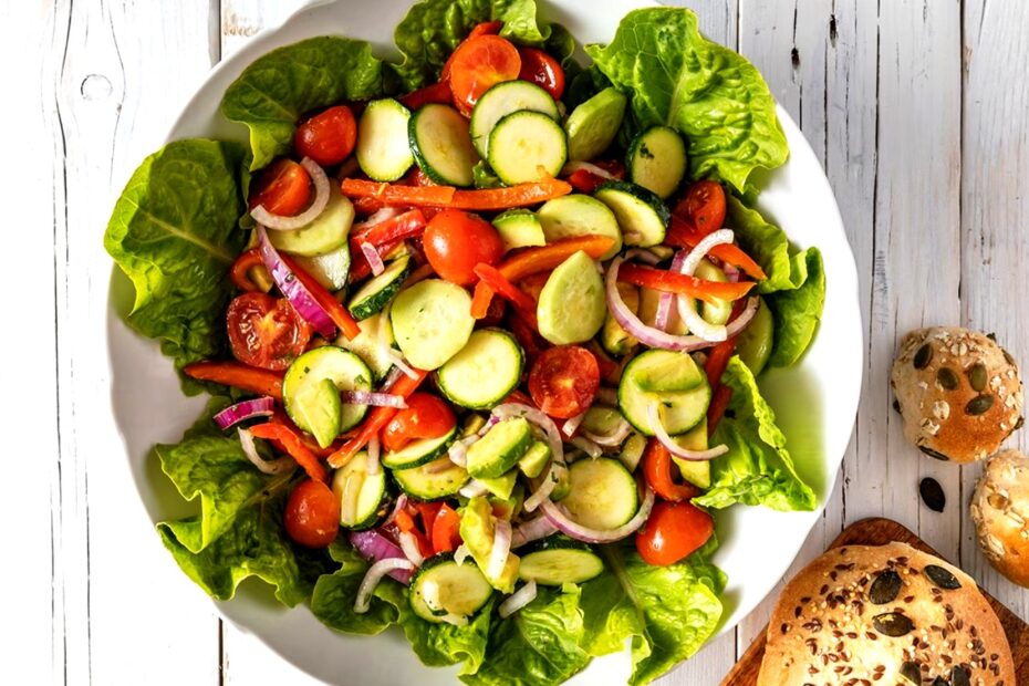 Червоно-зелений салат з лаймом